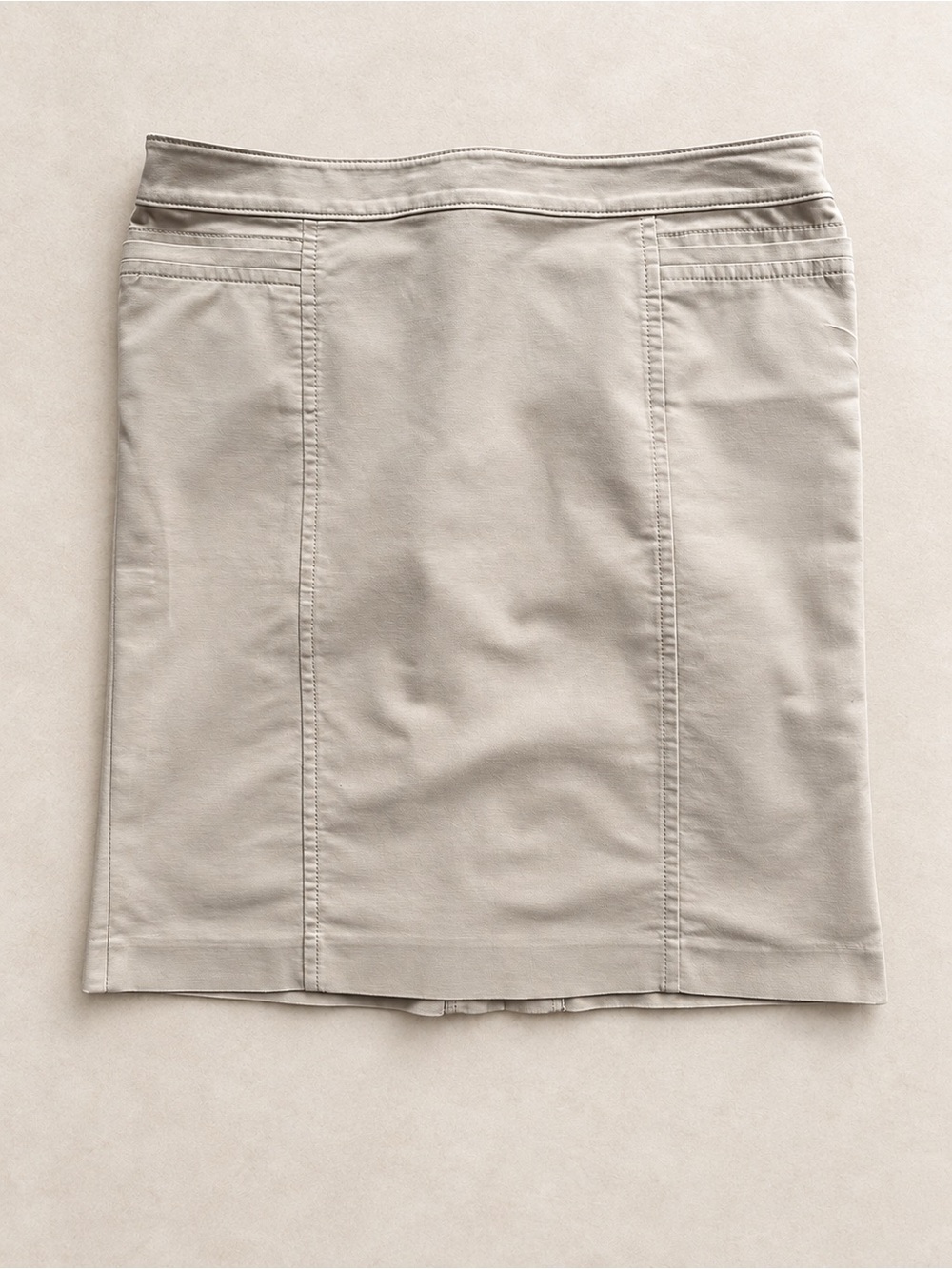 Ann Taylor medium-khaki pencil skirt in women’s size 14.